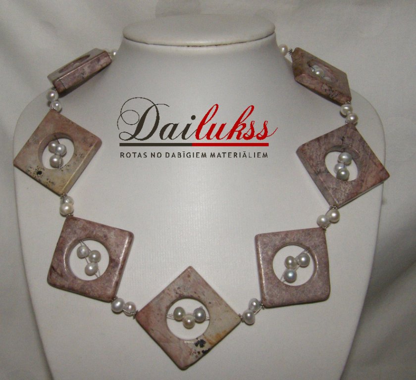  Leopolda jašma, Pērles