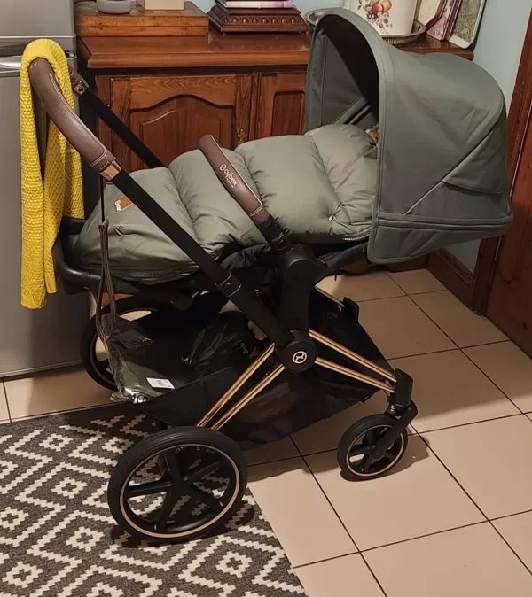 Cybex priam ratiem uzlikti Bugaboo ratu jumti.